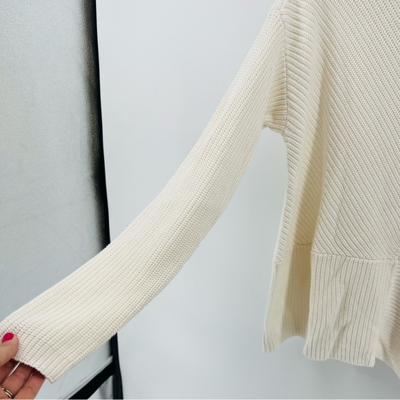 Lauren Ralph Lauren new with tags size small sweater - Picture 2 of 6